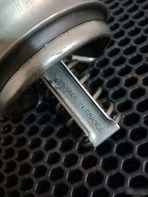 VOLVO  (,  1)