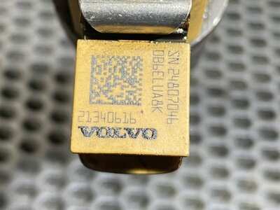 VOLVO   (,  8)