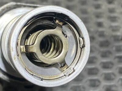 VOLVO    (,  4)