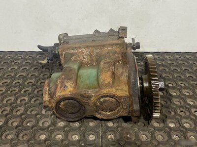 VOLVO   (,  2)