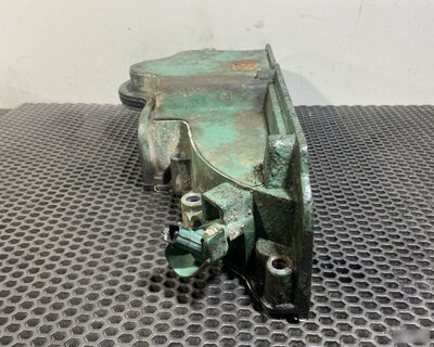 VOLVO    (,  4)