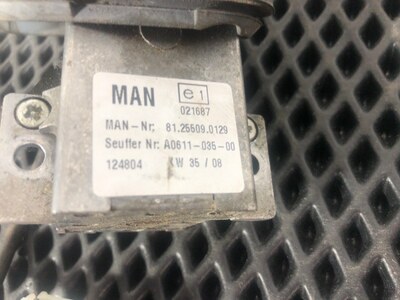 MAN  - (,  7)