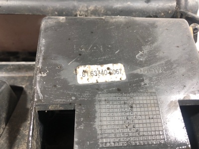 MAN    (,  4)