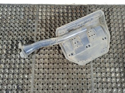 Scania кронштейн брызговика заднего левого (вид 1) Scania кронштейн брызговика заднего левого (фото, вид 1)