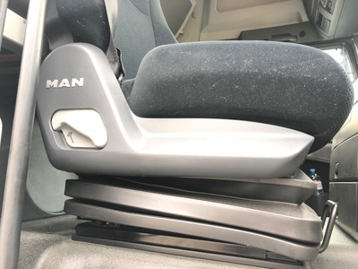 MAN    (,  5)