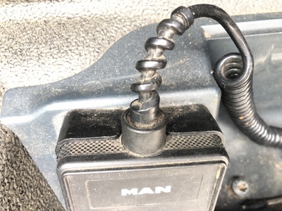 MAN    (,  2)