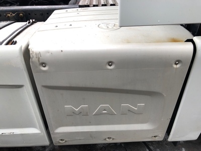 MAN    (,  8)