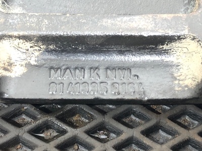 MAN    (,  4)