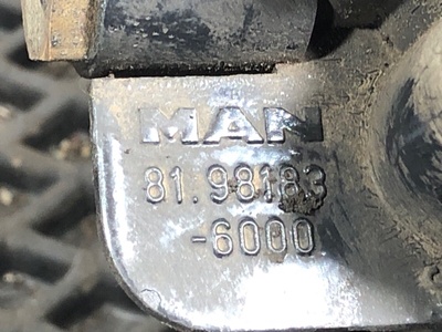MAN    (,  4)