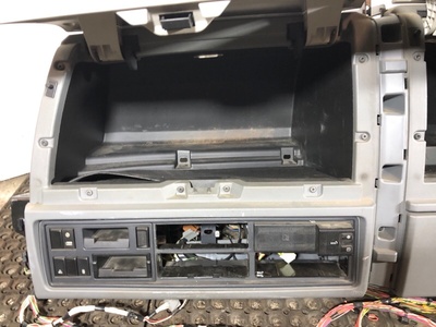 Renault    ()   RENAULT T / (,  6)