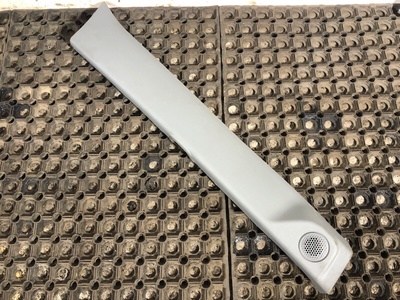 Renault Накладка стойки правая RENAULT T б/у (вид 3) Renault Накладка стойки правая RENAULT T б/у (фото, вид 3)