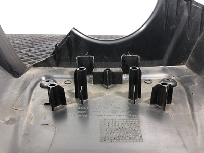 Renault Кожух рулевой колонки нижний RENAULT T б/у (вид 7) Renault Кожух рулевой колонки нижний RENAULT T б/у (фото, вид 7)