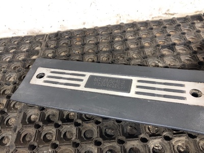 Renault Накладка порога левого RENAULT T б/у (вид 3) Renault Накладка порога левого RENAULT T б/у (фото, вид 3)