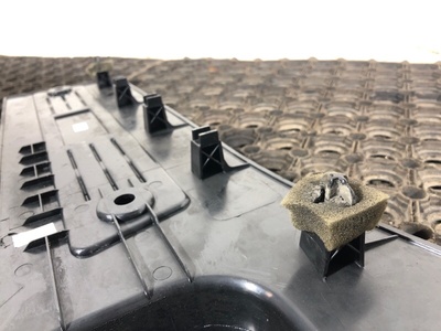 Renault Накладка порога левого RENAULT T б/у (вид 7) Renault Накладка порога левого RENAULT T б/у (фото, вид 7)