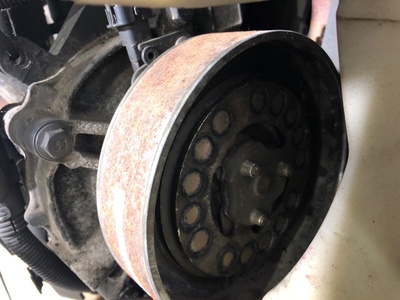 Renault Насос водяной RENAULT T б/у (вид 2) Renault Насос водяной RENAULT T б/у (фото, вид 2)