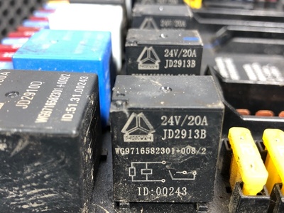 Sitrak Блок предохранителей SITRAK C7H б/у (вид 6) Sitrak Блок предохранителей SITRAK C7H б/у (фото, вид 6)