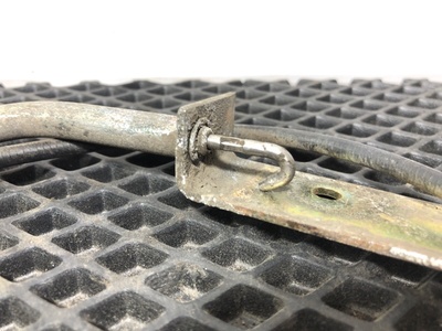 DAF Тросик замка люка бокового ящика кабины правый DAF XF105 б/у (вид 2) DAF Тросик замка люка бокового ящика кабины правый DAF XF105 б/у (фото, вид 2)