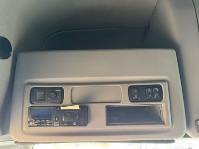 KAMAZ Верхняя полка хранения (бардачок) в сборе Камаз 5490 б/у (вид 2) KAMAZ Верхняя полка хранения (бардачок) в сборе Камаз 5490 б/у (фото, вид 2)