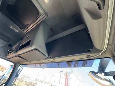 KAMAZ Верхняя полка хранения (бардачок) в сборе Камаз 5490 б/у (вид 6) KAMAZ Верхняя полка хранения (бардачок) в сборе Камаз 5490 б/у (фото, вид 6)