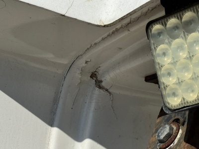 KAMAZ Спойлер кабины верхний Камаз 5490 б/у (вид 7) KAMAZ Спойлер кабины верхний Камаз 5490 б/у (фото, вид 7)