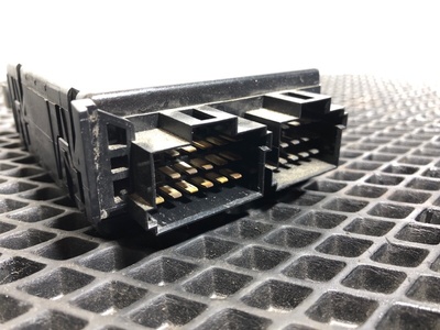 KAMAZ Блок управления свечами накала Камаз 5490 б/у (вид 4) KAMAZ Блок управления свечами накала Камаз 5490 б/у (фото, вид 4)