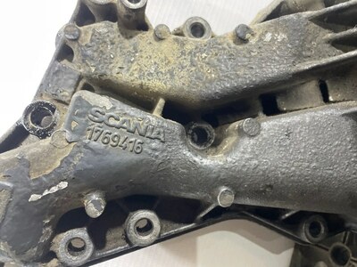 Scania Корпус масляного фильтра Scania б/у (вид 1) Scania Корпус масляного фильтра Scania б/у (фото, вид 1)