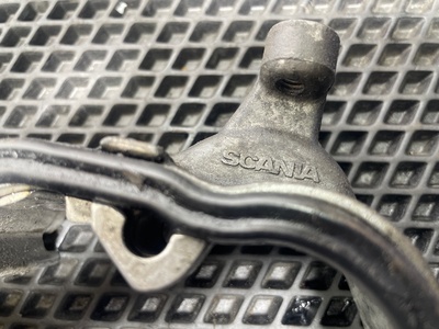 Scania Проставка клапанной крышки Scania б/у (вид 2) Scania Проставка клапанной крышки Scania б/у (фото, вид 2)
