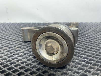 Scania Ролик промежуточный Scania б/у (вид 3) Scania Ролик промежуточный Scania б/у (фото, вид 3)