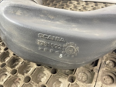 Scania Патрубок корпуса воздушного фильтра Scania б/у (вид 3) Scania Патрубок корпуса воздушного фильтра Scania б/у (фото, вид 3)