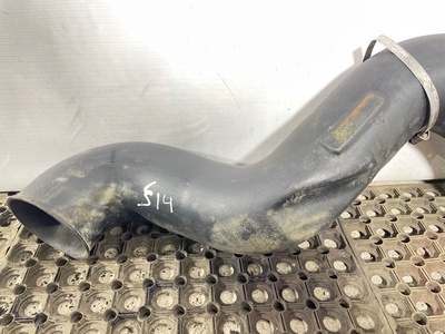 Scania Патрубок корпуса воздушного фильтра Scania б/у (вид 4) Scania Патрубок корпуса воздушного фильтра Scania б/у (фото, вид 4)