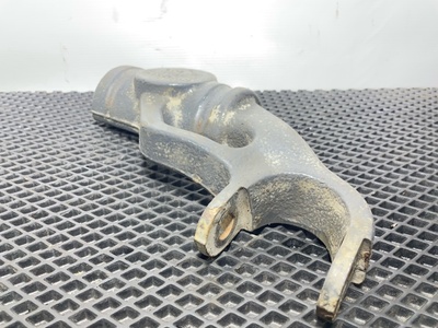 Renault Кронштейн амортизатора переднего правого RENAULT T б/у (вид 1) Renault Кронштейн амортизатора переднего правого RENAULT T б/у (фото, вид 1)