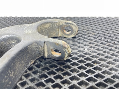 Renault Кронштейн амортизатора переднего правого RENAULT T б/у (вид 4) Renault Кронштейн амортизатора переднего правого RENAULT T б/у (фото, вид 4)