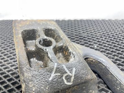 Renault Кронштейн амортизатора переднего правого RENAULT T б/у (вид 5) Renault Кронштейн амортизатора переднего правого RENAULT T б/у (фото, вид 5)