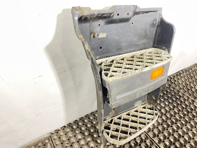 Scania Корпус подножек правый Scania б/у (вид 3) Scania Корпус подножек правый Scania б/у (фото, вид 3)