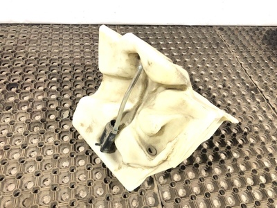 KAMAZ Бачок стеклоомывателя Камаз 5490 б/у (вид 1) KAMAZ Бачок стеклоомывателя Камаз 5490 б/у (фото, вид 1)