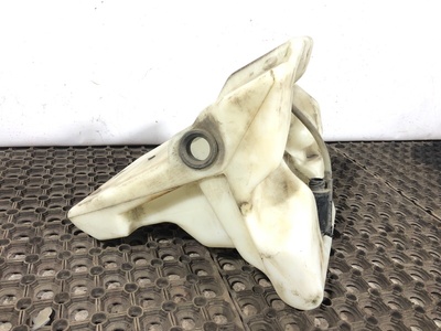 KAMAZ Бачок стеклоомывателя Камаз 5490 б/у (вид 4) KAMAZ Бачок стеклоомывателя Камаз 5490 б/у (фото, вид 4)