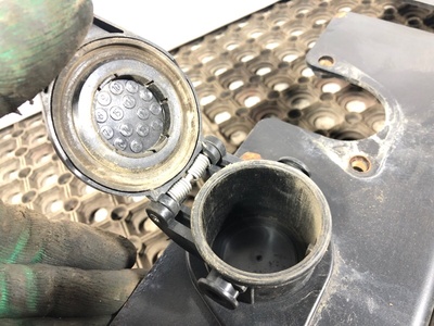 KAMAZ Кронштейн перекидок Камаз 5490 б/у (вид 3) KAMAZ Кронштейн перекидок Камаз 5490 б/у (фото, вид 3)