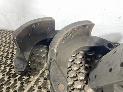 Scania Комплект передних тормозных колодок Scania б/у (вид 1) Scania Комплект передних тормозных колодок Scania б/у (фото, вид 1)