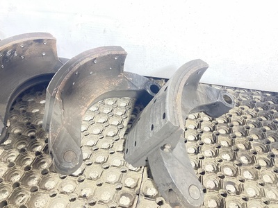 Scania Комплект передних тормозных колодок Scania б/у (вид 2) Scania Комплект передних тормозных колодок Scania б/у (фото, вид 2)