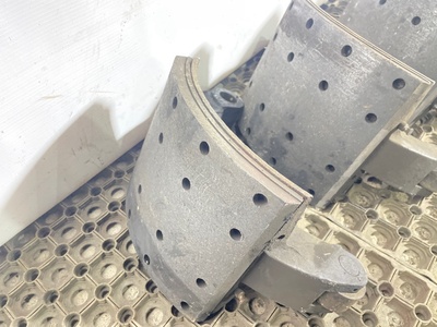 Scania Комплект передних тормозных колодок Scania б/у (вид 3) Scania Комплект передних тормозных колодок Scania б/у (фото, вид 3)