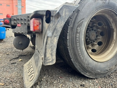 VOLVO Крыло заднее правое задняя часть VOLVO FH13 б/у (вид 3) VOLVO Крыло заднее правое задняя часть VOLVO FH13 б/у (фото, вид 3)