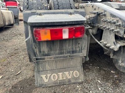 VOLVO Крыло заднее левое задняя часть VOLVO FH13 б/у (вид 2) VOLVO Крыло заднее левое задняя часть VOLVO FH13 б/у (фото, вид 2)