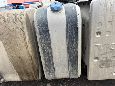 VOLVO Бак для AdBlue VOLVO FH13 б/у (вид 3) VOLVO Бак для AdBlue VOLVO FH13 б/у (фото, вид 3)