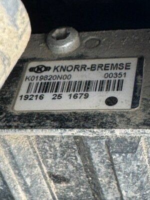 VOLVO Кран уровня пола главный VOLVO FH13 б/у (вид 1) VOLVO Кран уровня пола главный VOLVO FH13 б/у (фото, вид 1)