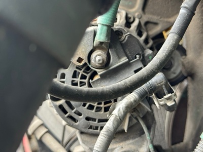 VOLVO Генератор 120А VOLVO FH13 б/у (вид 2) VOLVO Генератор 120А VOLVO FH13 б/у (фото, вид 2)