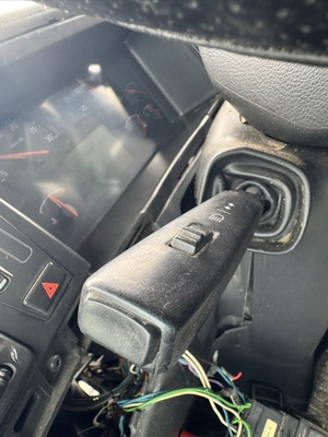 VOLVO Подрулевой переключатель поворотников VOLVO FH13 б/у (вид 1) VOLVO Подрулевой переключатель поворотников VOLVO FH13 б/у (фото, вид 1)