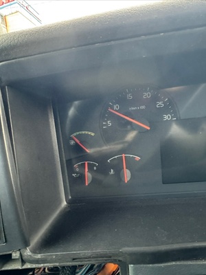 VOLVO Панель приборов VOLVO FH13 б/у (вид 1) VOLVO Панель приборов VOLVO FH13 б/у (фото, вид 1)