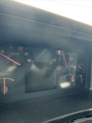 VOLVO Панель приборов VOLVO FH13 б/у (вид 2) VOLVO Панель приборов VOLVO FH13 б/у (фото, вид 2)