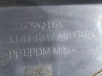 Scania Накладка на торпедо Scania б/у (вид 5) Scania Накладка на торпедо Scania б/у (фото, вид 5)