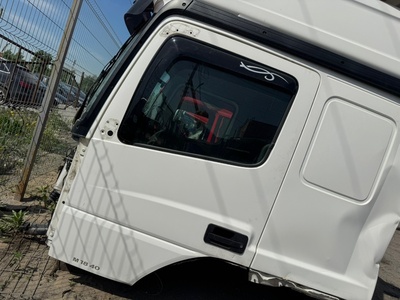 KAMAZ Дверь в сборе левая Камаз 5490 б/у (вид 1) KAMAZ Дверь в сборе левая Камаз 5490 б/у (фото, вид 1)